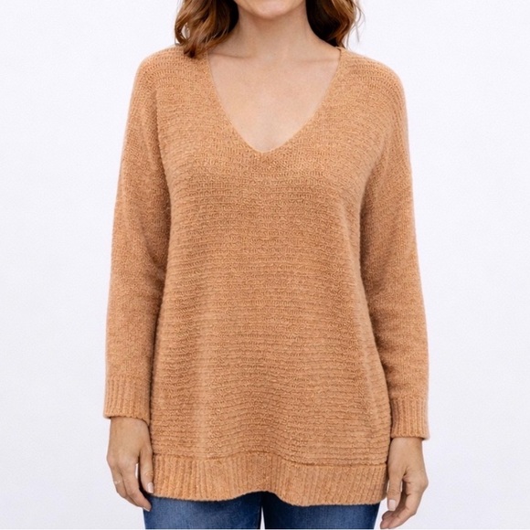 American Eagle Outfitters Sweaters - American Eagle chenille sweater with a relaxed fit